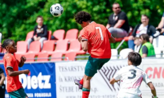 Den talentfulle tenåringen tok sitt første skritt på banen